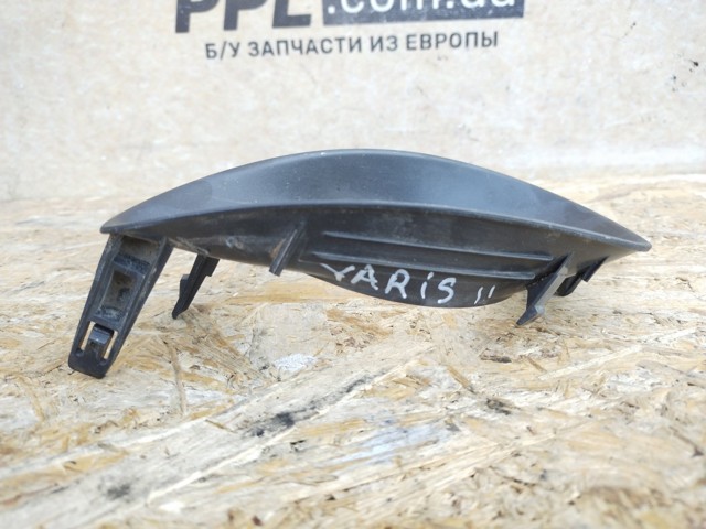 Решітка переднього бампера, ліва 8148252110 TOYOTA
