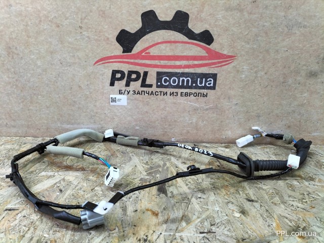 Електропроводка задніх дверей 81822FJ050 SUBARU