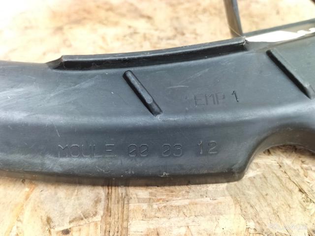 Праве кріплення переднього бампера 8200183758 RENAULT