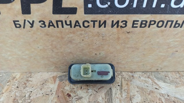 Кнопка замка багажника clio 3 2005-2012, бу-252395 8200385515