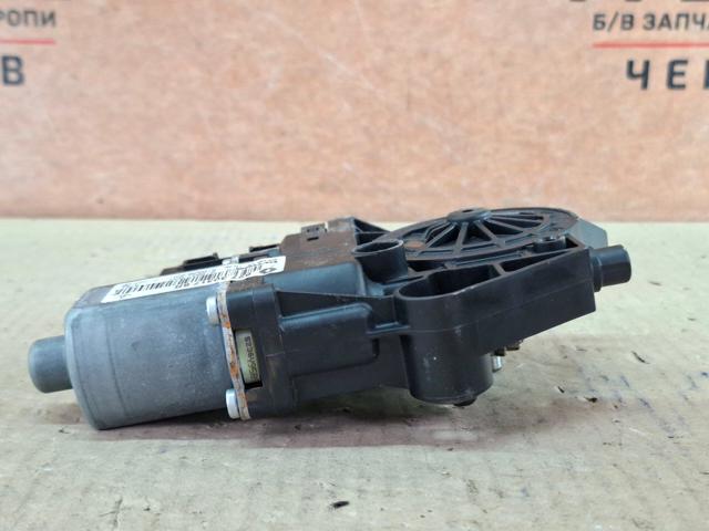 Моторчик склопідйомника двері задніх, правих 827303178R RENAULT