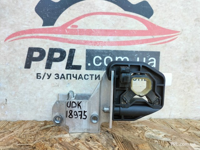 Кронштейн радіатора нижній 8620732 BMW