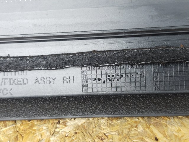 Скло кузова/багажного відсіку, праве 878201H100 HYUNDAI