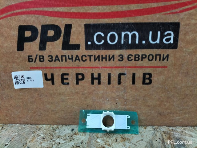Кронштейн датчика парктроніка, передній боковий 8934878020 TOYOTA
