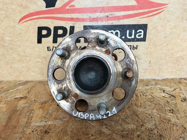 Маточина задня 8954412030 TOYOTA