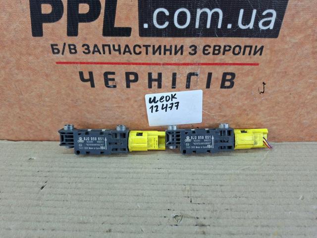 Датчик Ейрбег передній 8J0959651 VAG
