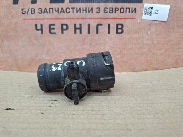 Водяний патрубок 8K0122293F VAG