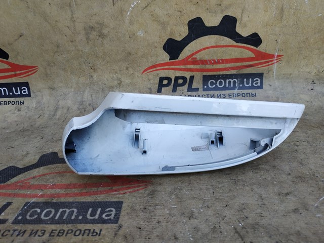Накладка правого дзеркала заднього виду 8T0857528 VAG