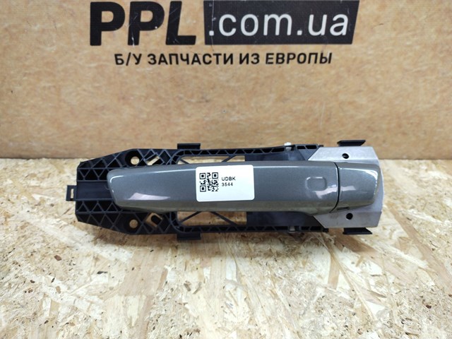 Тримач зовнішньої ручки дверей, передньої лівої 8V0837885 VAG