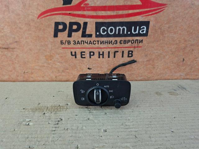 Перемикач світла фар, на "торпедо" 8V0941531AR VAG