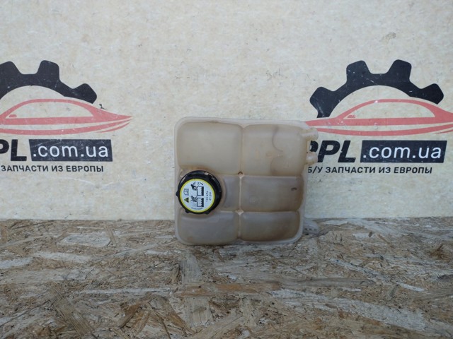 Бачок системи охолодження двигуна розширювальний Ford Focus III