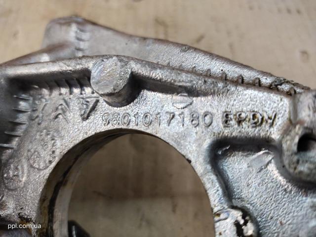 Опора підвісного підшипника передньої піввісі 9801017180 PEUGEOT
