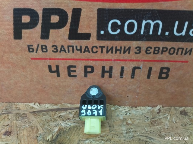 Датчик AIRBAG передній 98237SG010 SUBARU