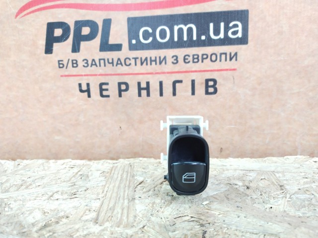 Кнопка підйомника переднього правого скла A2038200210 MERCEDES