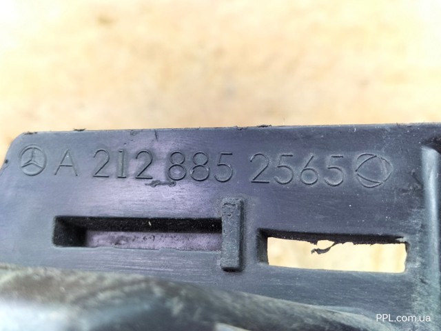 Ліве кріплення переднього бампера A2128852565 MERCEDES