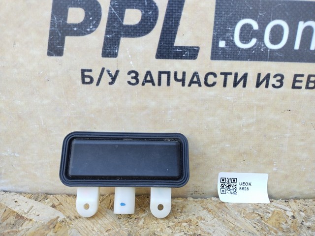 Кнопка приводу замка задньої 3/5 двері (ляди) A2218702410 MERCEDES