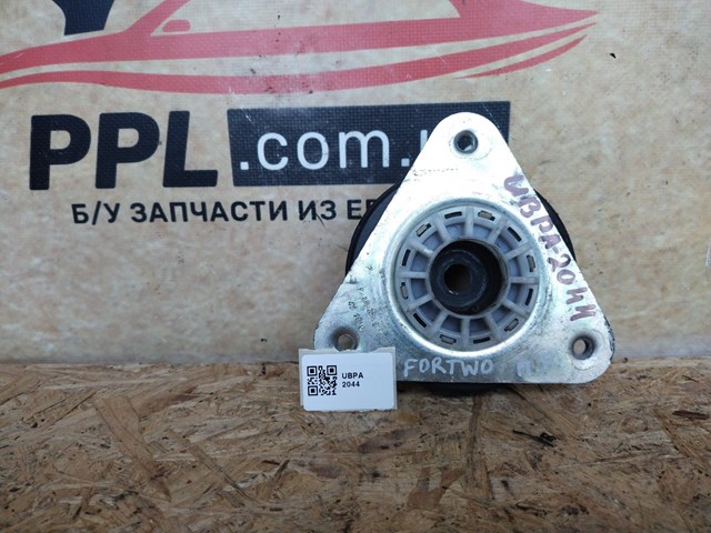 Кріплення переднього амортизатора A4533200173 MERCEDES