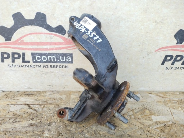 Цапфа поворотна права AV613K170DAC FORD