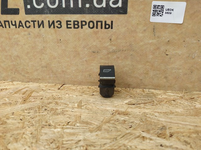 Кнопка склопідіймача ліва ford fiesta (12-17), в хорошому стані. BM5T-14529-AA
