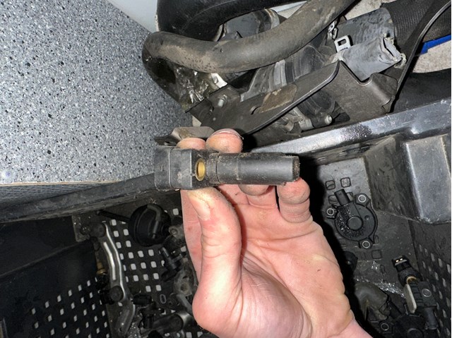 Датчик положення (оборотів) коленвалу 0041538728 MERCEDES