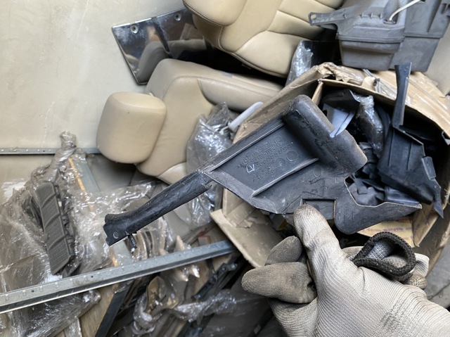 повітропровід радіатора 1645001516 MERCEDES