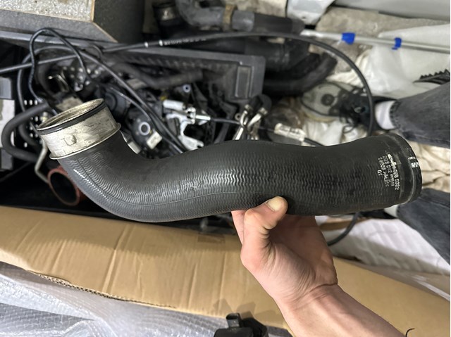 Трубка, що нагнітається 1645280382 MERCEDES