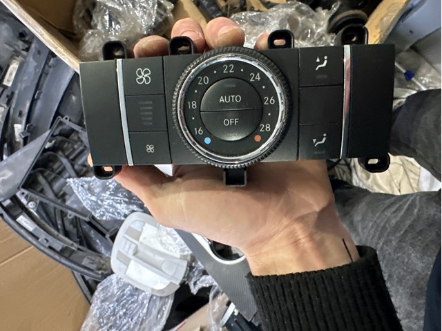 Блок управління пічкою 1648700189 MERCEDES