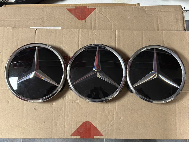 Емблема решітки радіатора 1648880411 MERCEDES