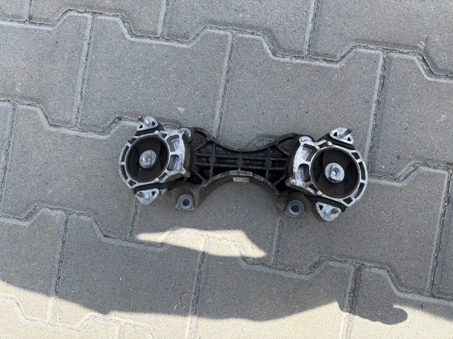 Подушка КПП 2132400300 MERCEDES
