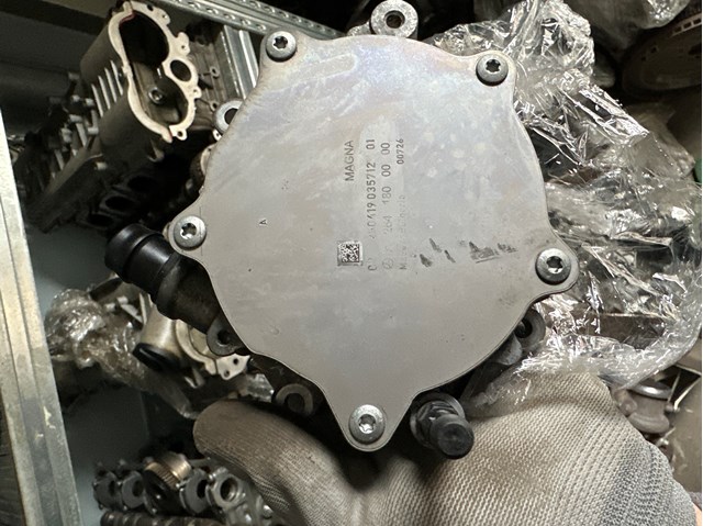 Насос вакуумний 2641800000 MERCEDES