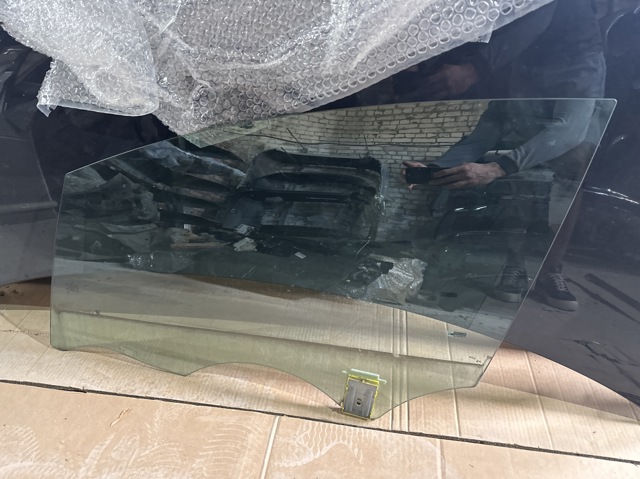 Скло та ущільнювачі скла вітрового правого/лівого 2977251100 MERCEDES
