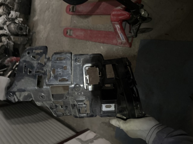 Кронштейн бампера заднього, правий 2978807602 MERCEDES