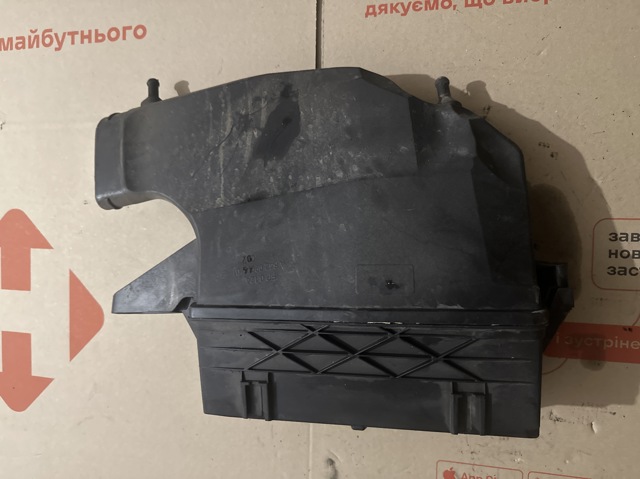 Корпус повітряного фільтра, правий 6420904401 MERCEDES