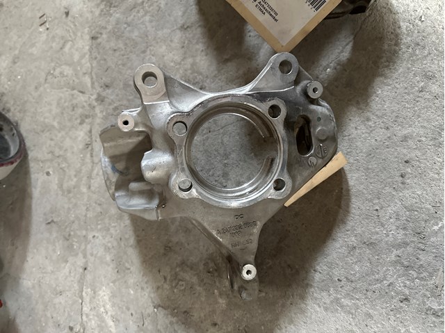 Вісь передня і поворотні кулаки A2473320800 MERCEDES