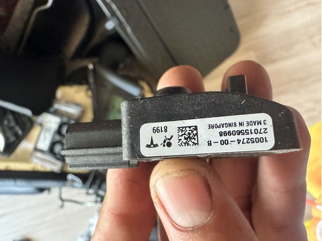 Датчик AIRBAG передній 100527400B Tesla Model