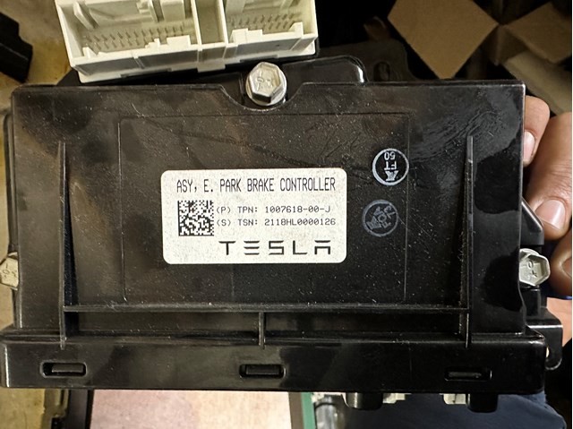 БУ електромеханічного гальма стоянки 100761800J Tesla Model