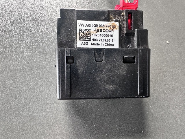 Зарядний пристрій USB 5Q0035726 VAG