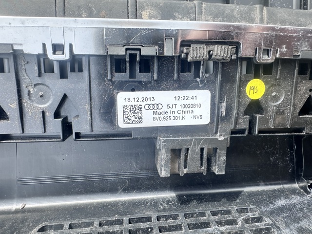 Блок кнопок центральної консолі 8V0925301K VAG