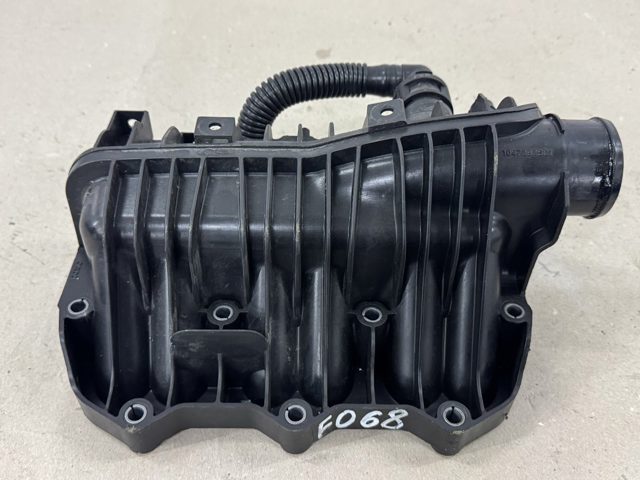 Колектор впускний 1047092S01 FORD