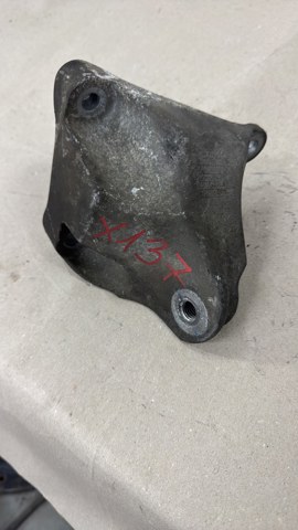 Кронштейн подушки (опори) двигуна, передньої 113320021R RENAULT
