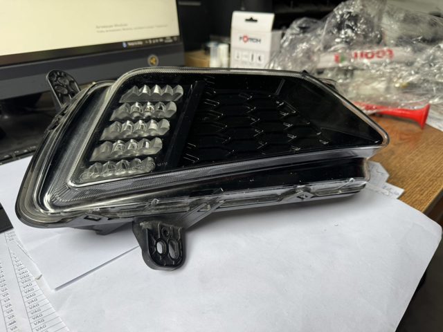 Туманка права 2G0941662B VAG