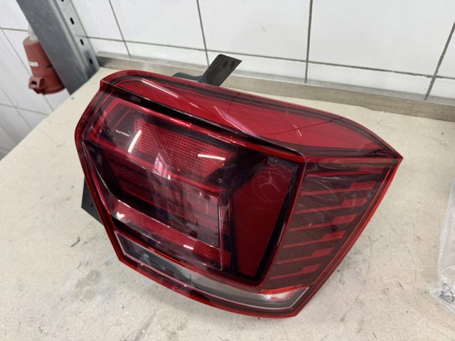 Задній правий стоп 2G0945096B VAG