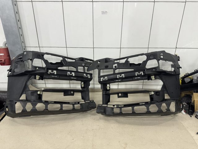 Кріплення протитуманки правої 51117385346 BMW