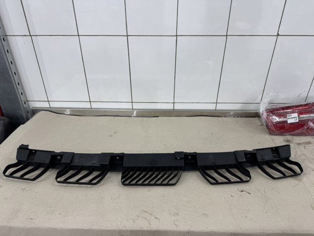 Кронштейн бампера заднього, центральний 5H9807863D VAG