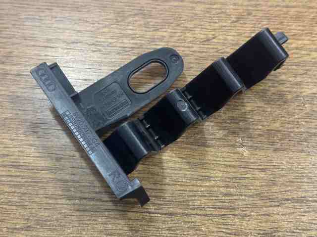Направляюча переднього бампера 8W0807334 VAG