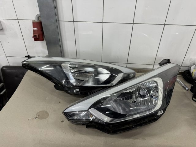 Фара правая 92102C8000 HYUNDAI