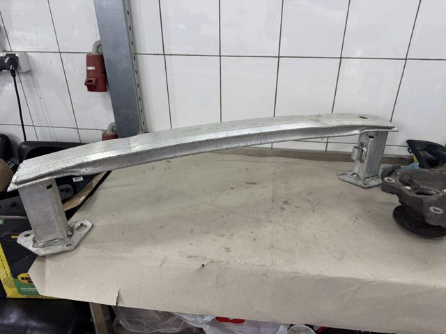 Балка бампера заднього 9801174980 PEUGEOT