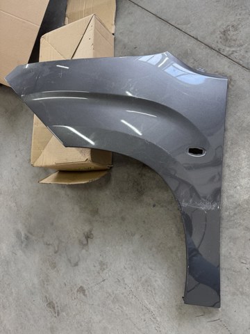 Ліве переднє крило 9816483780 PEUGEOT