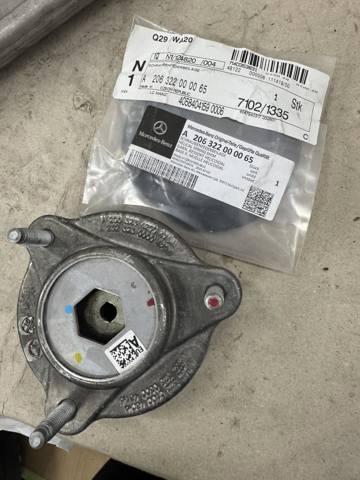 Кріплення переднього амортизатора A2063234200 MERCEDES