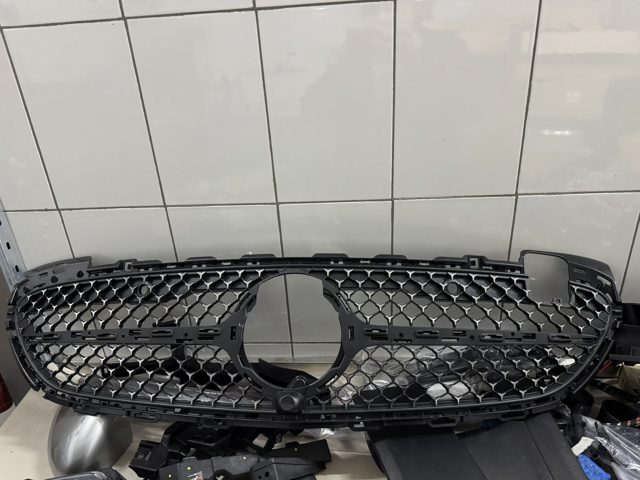 Решітка радіатора A2068882100 MERCEDES